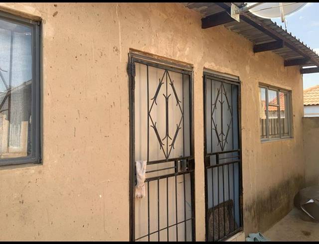 9 BEDROOM HOUSE FOR SALE IN KAALFONTEIN